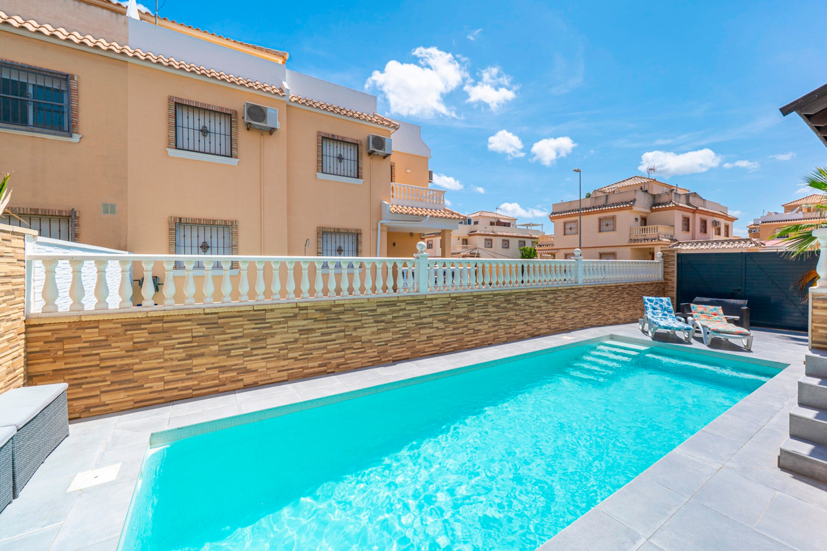 For sale - 3 Bedroom 1 Bathroom House - Quad in Rojales - Ciudad Quesada  - Alicante