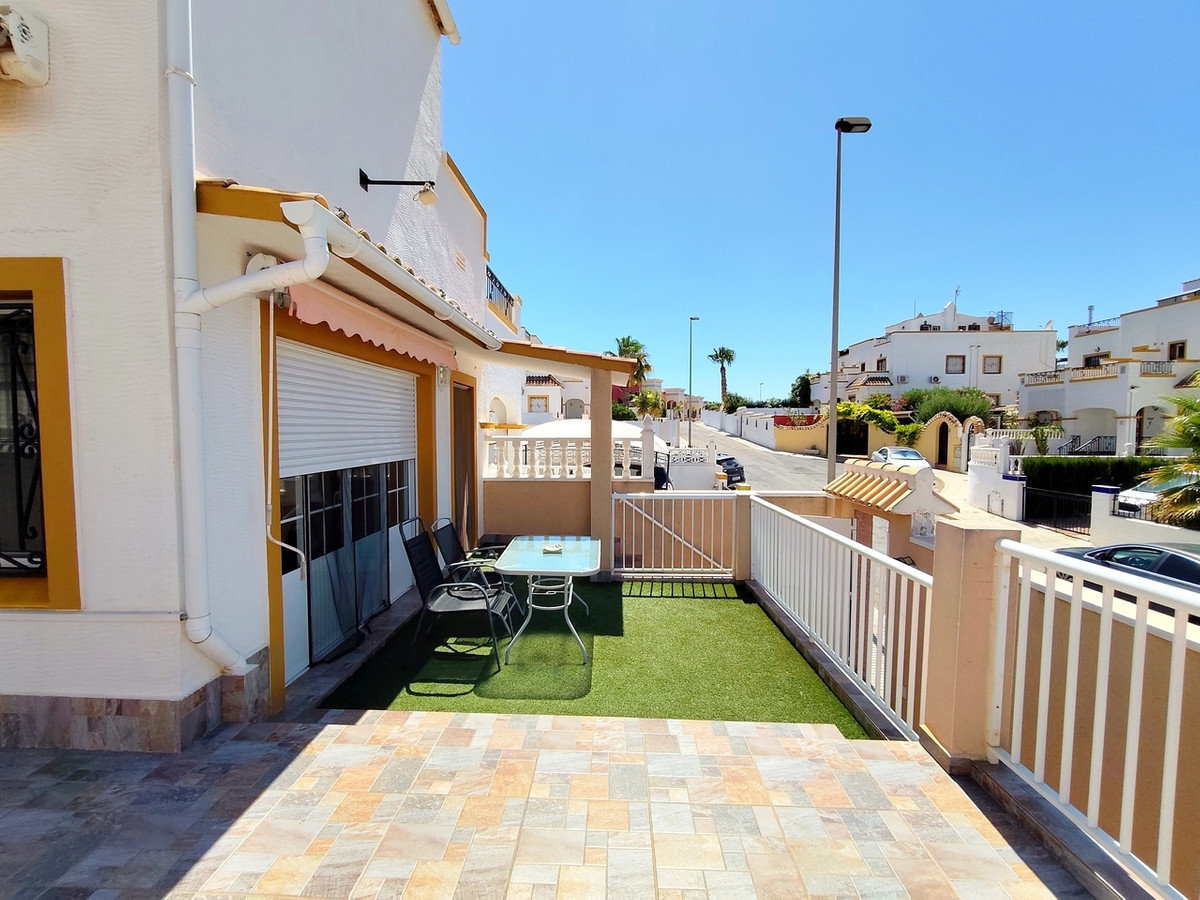 For sale - 6 Bedroom 2 Bathroom House - Townhouse in Orihuela - Los Altos  - Alicante
