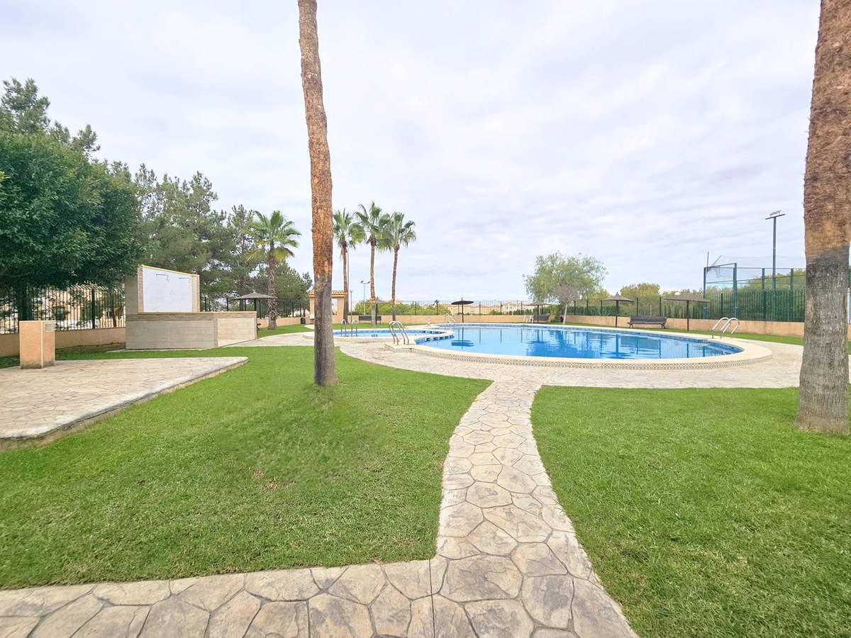 For sale - 6 Bedroom 2 Bathroom House - Townhouse in Orihuela - Los Altos  - Alicante