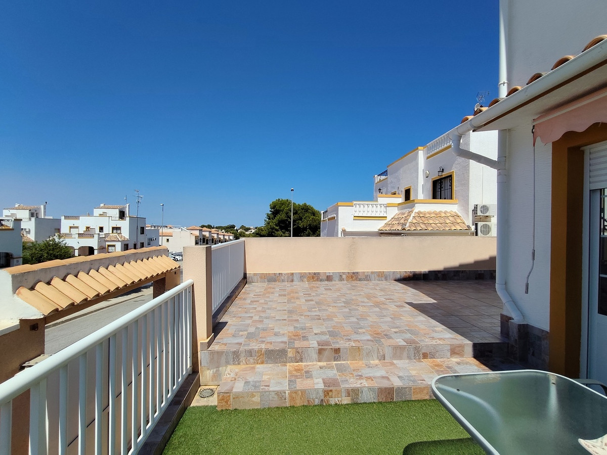 For sale - 6 Bedroom 2 Bathroom House - Townhouse in Orihuela - Los Altos  - Alicante