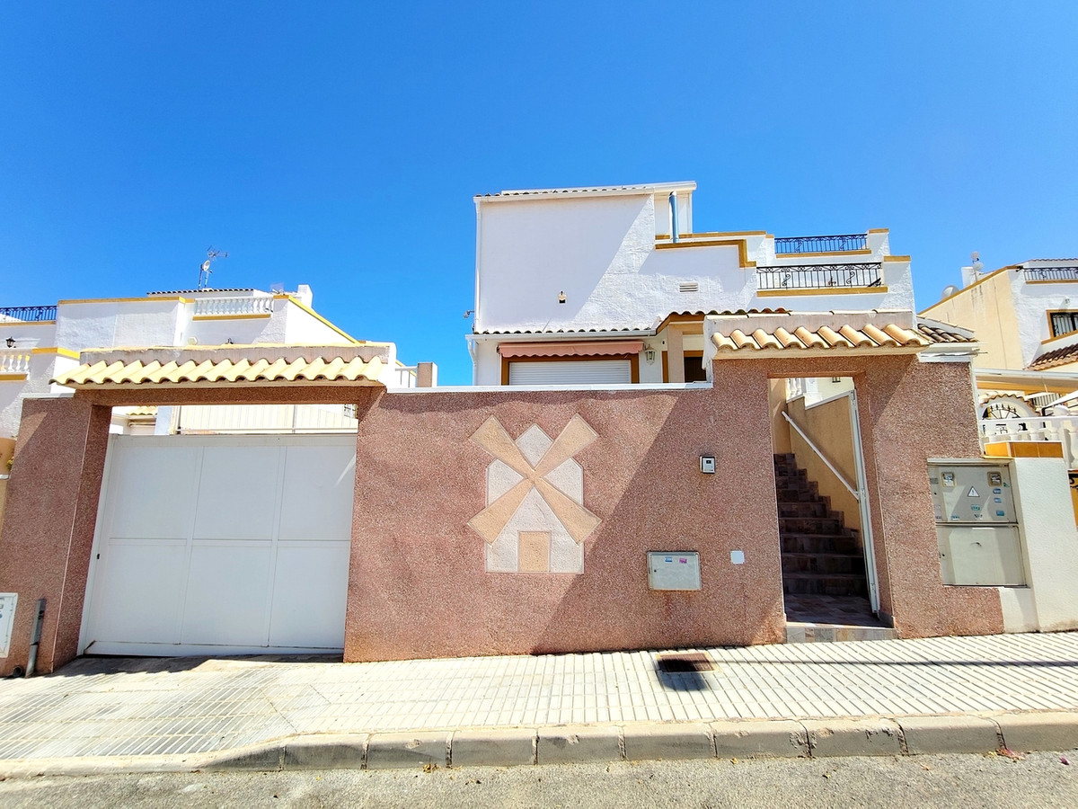 For sale - 6 Bedroom 2 Bathroom House - Townhouse in Orihuela - Los Altos  - Alicante