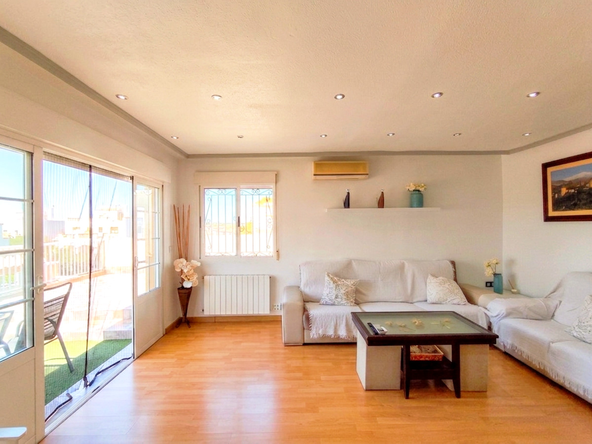 For sale - 6 Bedroom 2 Bathroom House - Townhouse in Orihuela - Los Altos  - Alicante
