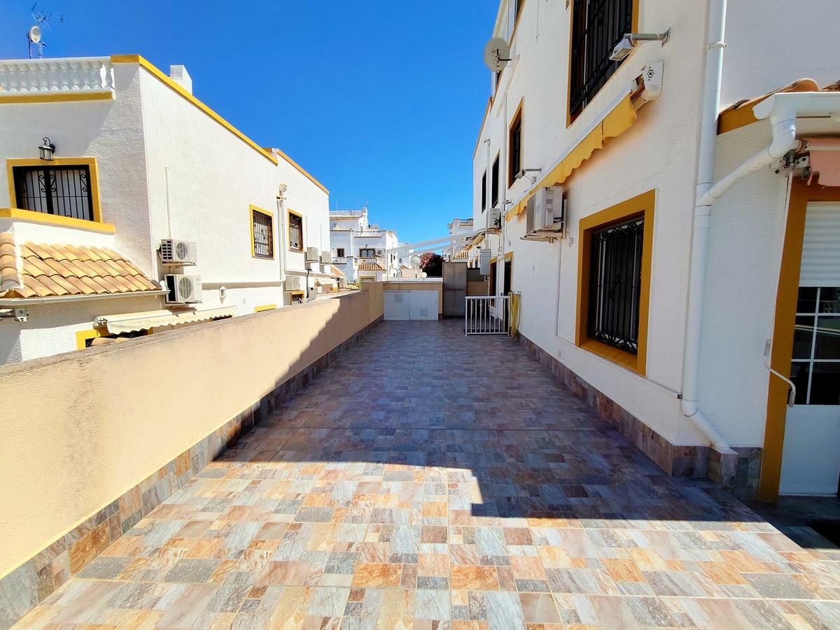 For sale - 6 Bedroom 2 Bathroom House - Townhouse in Orihuela - Los Altos  - Alicante