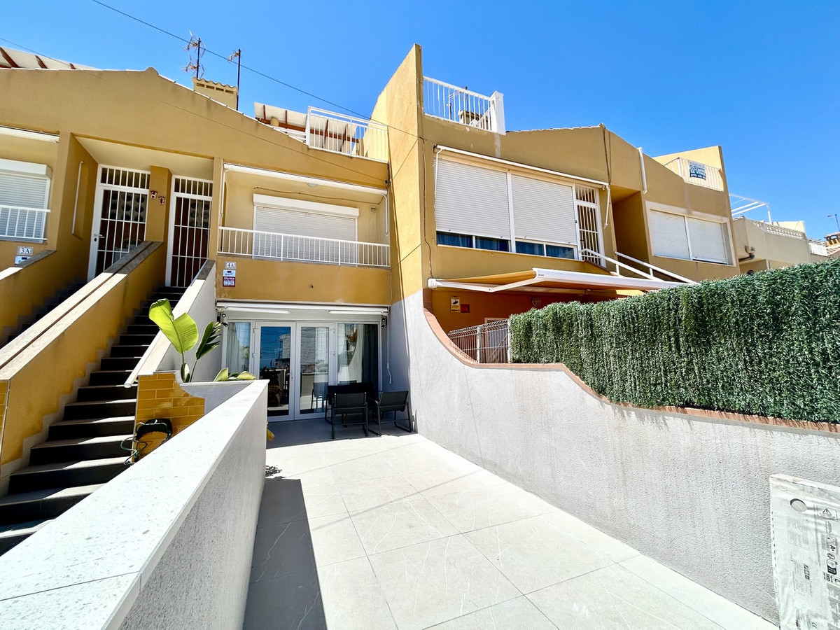 For sale - 2 Bedroom 1 Bathroom Apartment - Ground Floor Apartment in Torrevieja - Torrevieja Centro  - Alicante