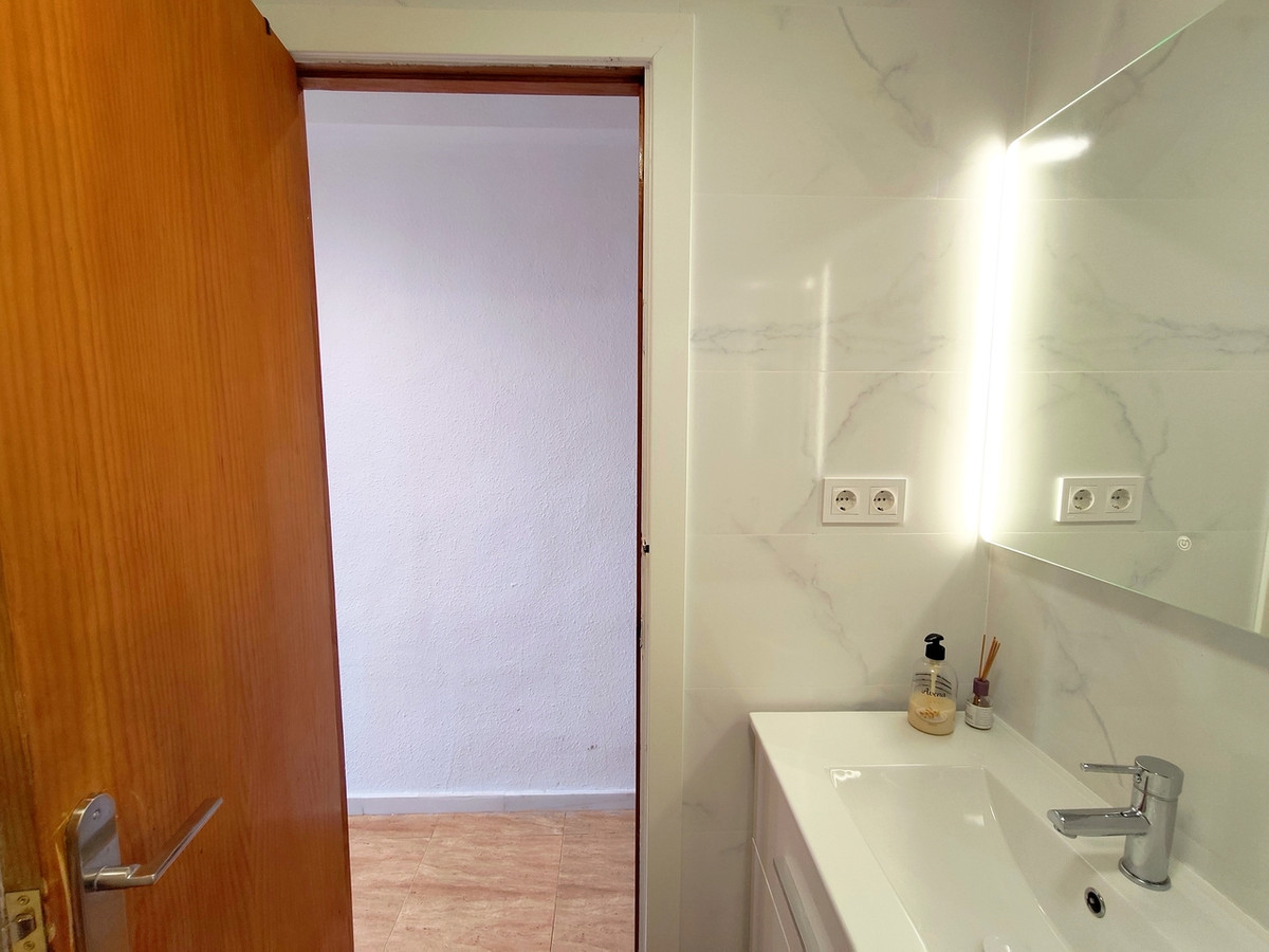 For sale - 1 Bedroom 1 Bathroom Apartment - Middle Floor Apartment in Torrevieja - Torrevieja Centro  - Alicante