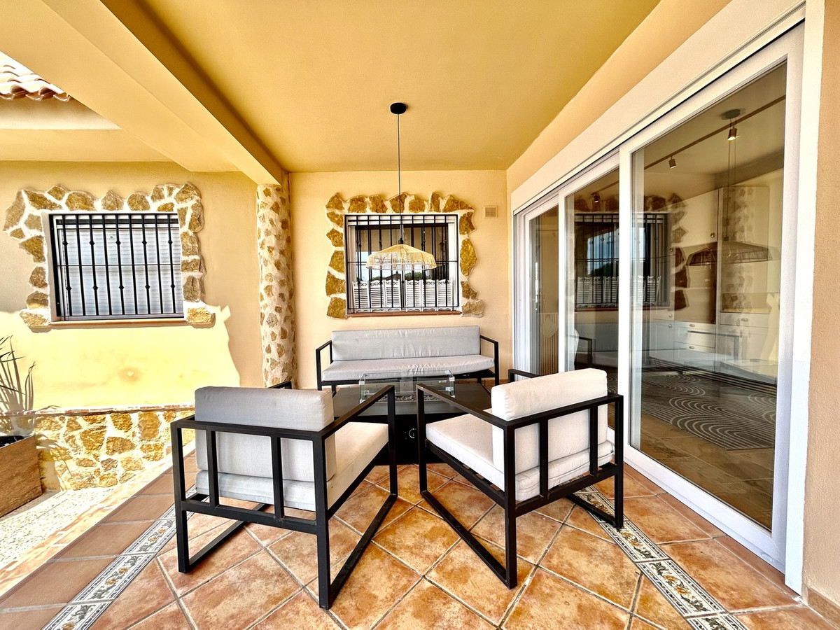 For sale - 5 Bedroom 3 Bathroom House - Detached Villa in Orihuela - La Zenia  - Alicante