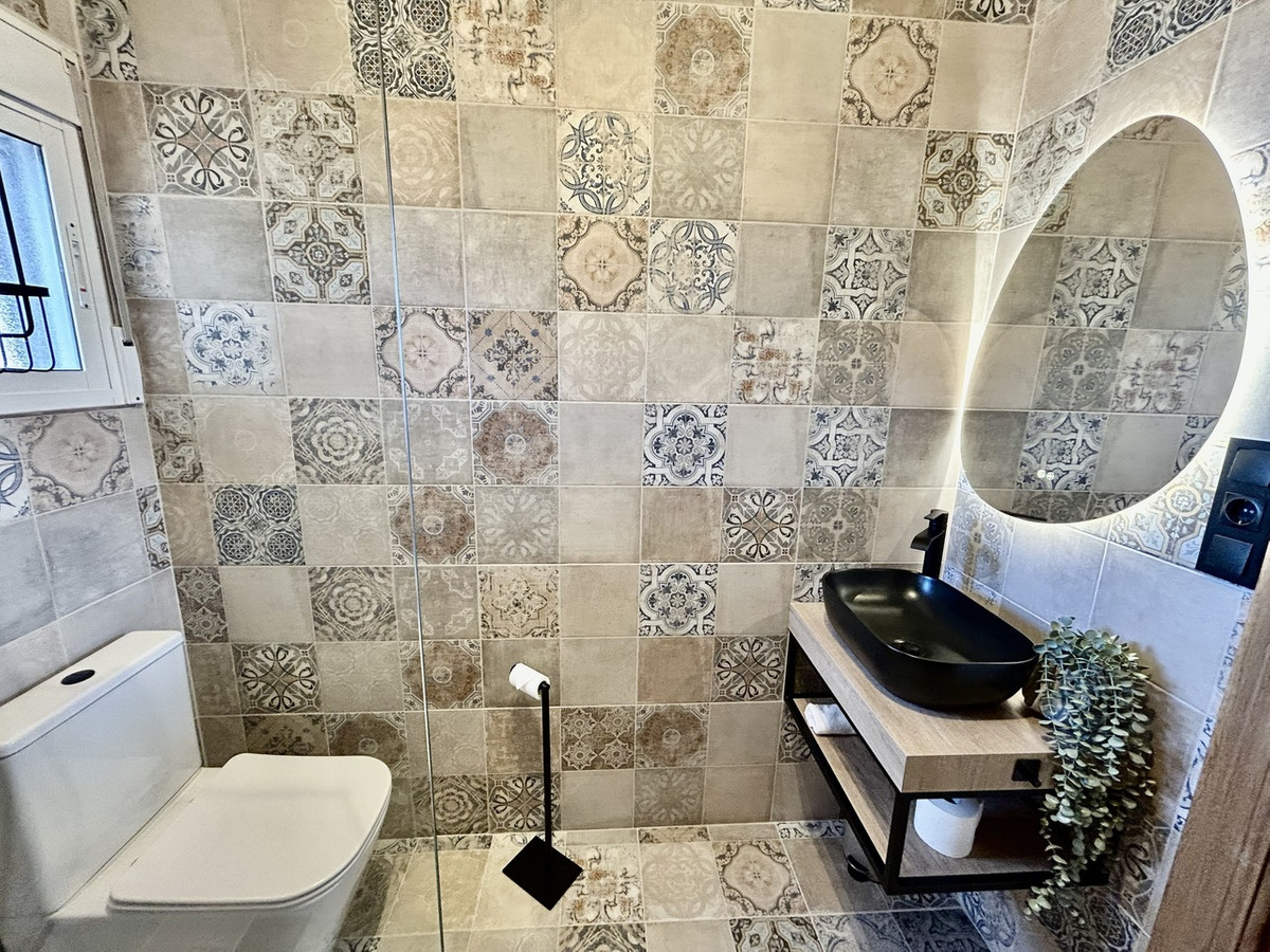 For sale - 5 Bedroom 3 Bathroom House - Detached Villa in Orihuela - La Zenia  - Alicante