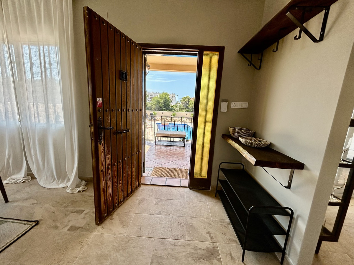 For sale - 5 Bedroom 3 Bathroom House - Detached Villa in Orihuela - La Zenia  - Alicante