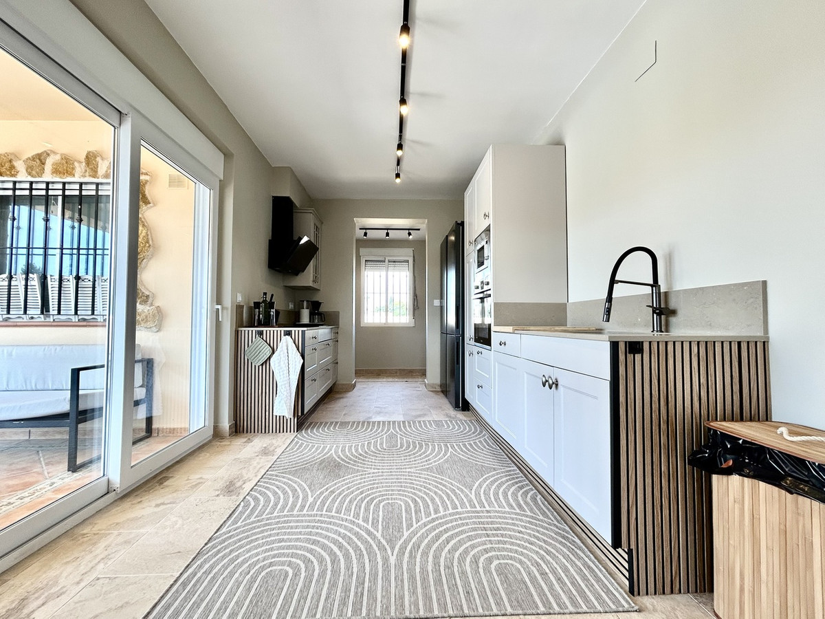 For sale - 5 Bedroom 3 Bathroom House - Detached Villa in Orihuela - La Zenia  - Alicante