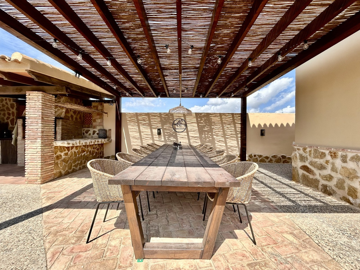 For sale - 5 Bedroom 3 Bathroom House - Detached Villa in Orihuela - La Zenia  - Alicante