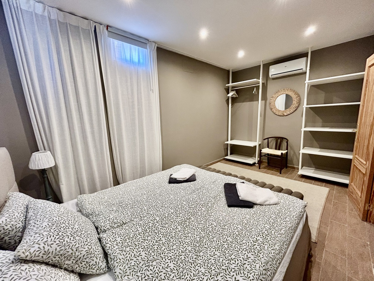For sale - 5 Bedroom 3 Bathroom House - Detached Villa in Orihuela - La Zenia  - Alicante