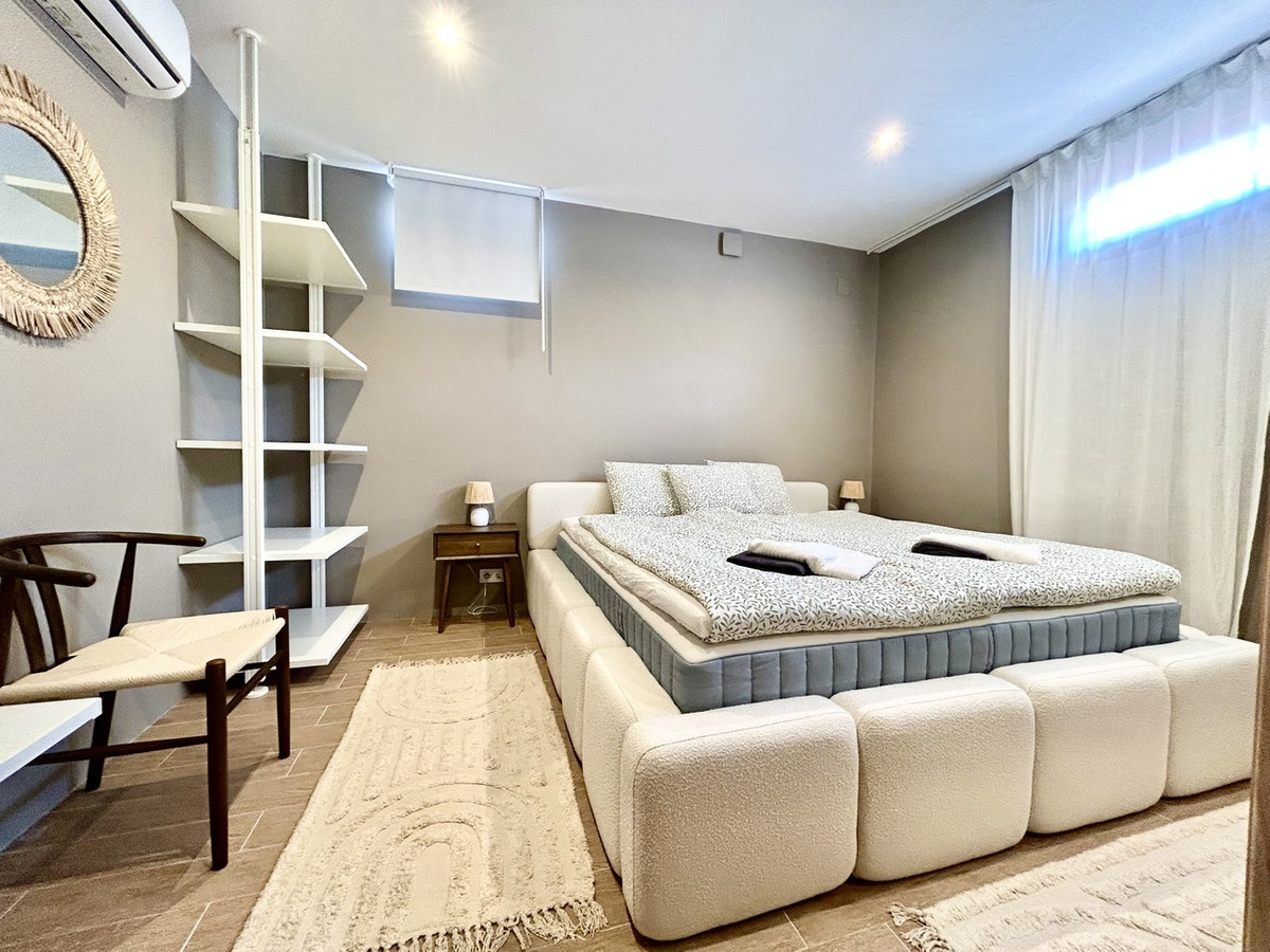 For sale - 5 Bedroom 3 Bathroom House - Detached Villa in Orihuela - La Zenia  - Alicante