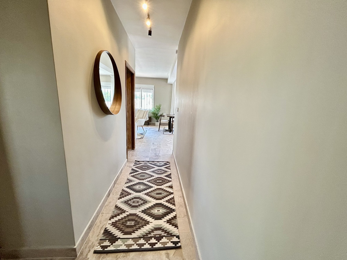 For sale - 5 Bedroom 3 Bathroom House - Detached Villa in Orihuela - La Zenia  - Alicante