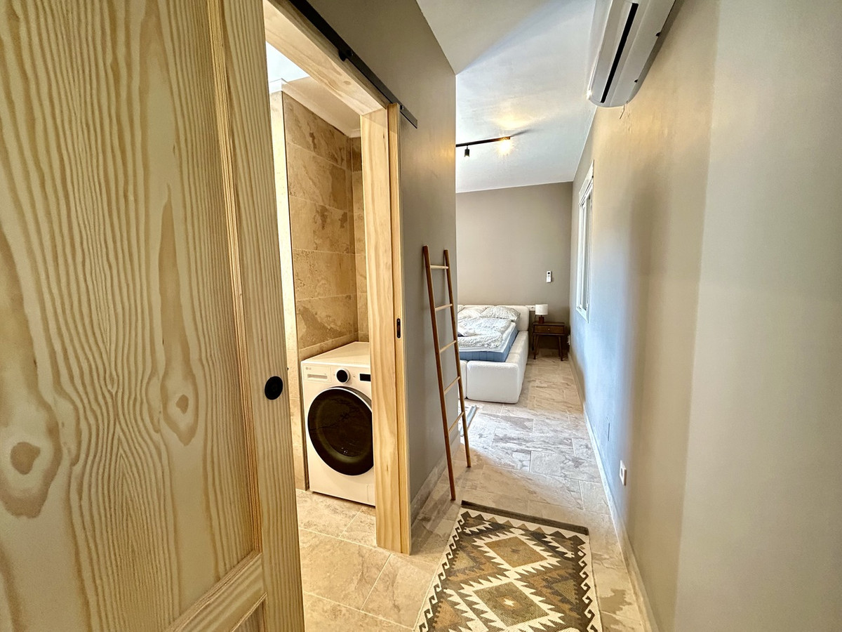 For sale - 5 Bedroom 3 Bathroom House - Detached Villa in Orihuela - La Zenia  - Alicante
