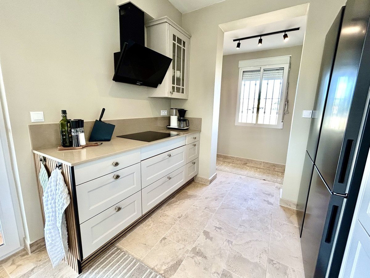 For sale - 5 Bedroom 3 Bathroom House - Detached Villa in Orihuela - La Zenia  - Alicante