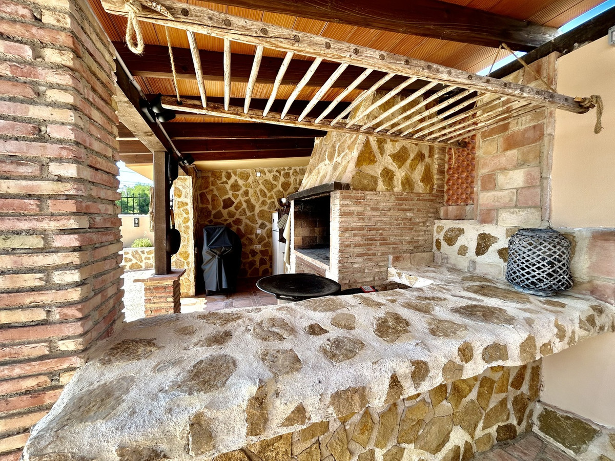 For sale - 5 Bedroom 3 Bathroom House - Detached Villa in Orihuela - La Zenia  - Alicante