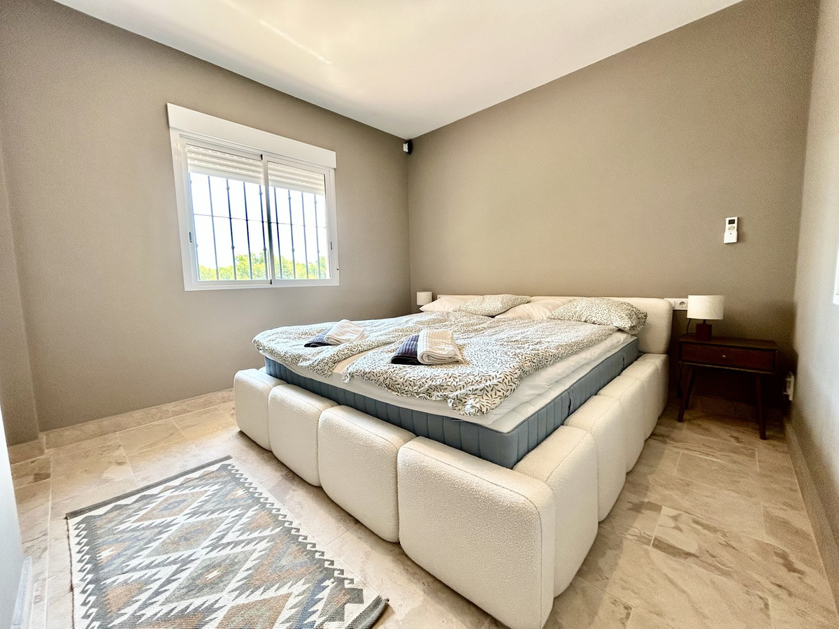 For sale - 5 Bedroom 3 Bathroom House - Detached Villa in Orihuela - La Zenia  - Alicante