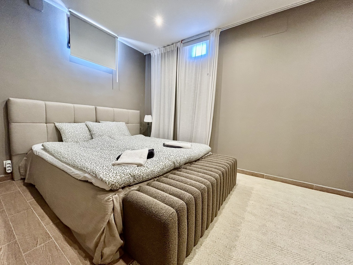 For sale - 5 Bedroom 3 Bathroom House - Detached Villa in Orihuela - La Zenia  - Alicante