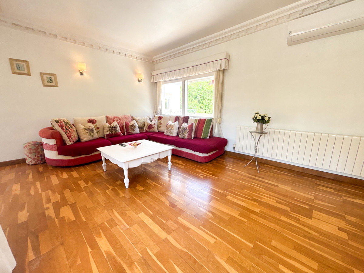For sale - 7 Bedroom 4 Bathroom House - Detached Villa in Orihuela - Dehesa de Campoamor  - Alicante