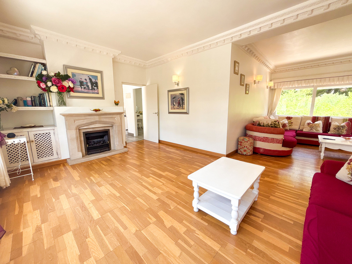 For sale - 7 Bedroom 4 Bathroom House - Detached Villa in Orihuela - Dehesa de Campoamor  - Alicante