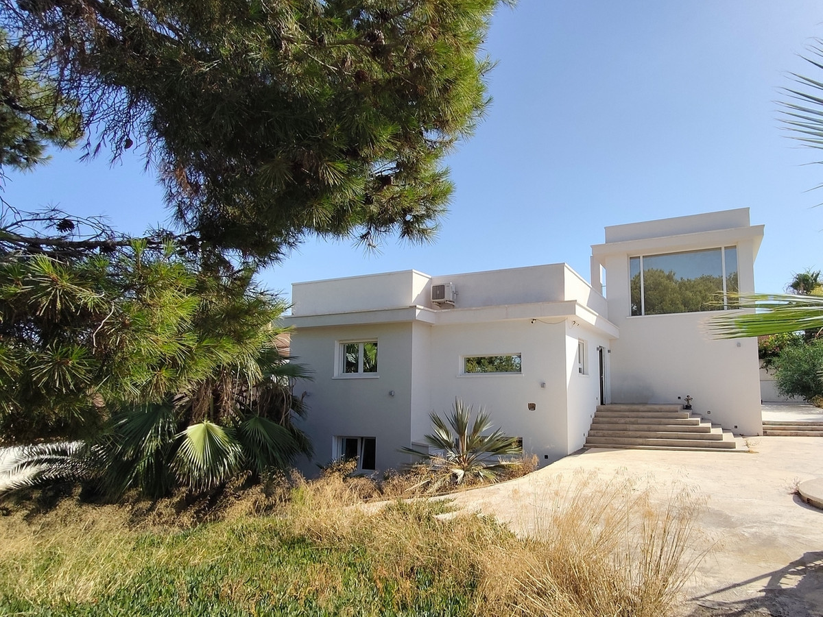 For sale - 4 Bedroom 4 Bathroom House - Detached Villa in Rojales - Ciudad Quesada  - Alicante