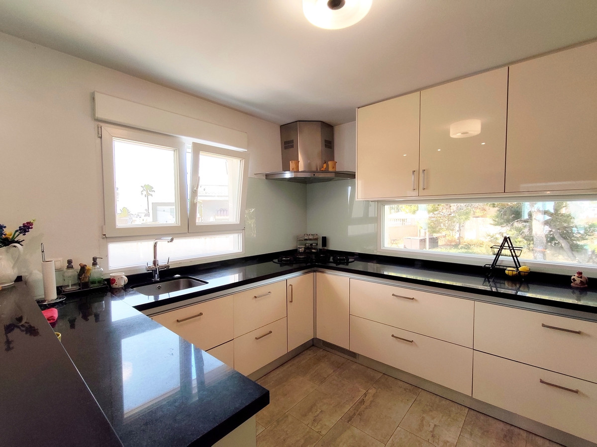 For sale - 4 Bedroom 4 Bathroom House - Detached Villa in Rojales - Ciudad Quesada  - Alicante