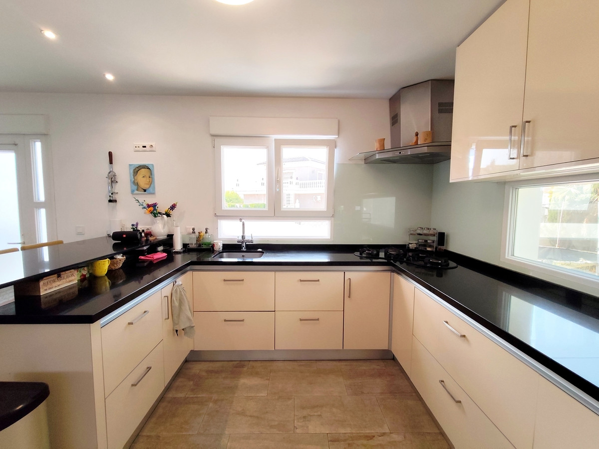For sale - 4 Bedroom 4 Bathroom House - Detached Villa in Rojales - Ciudad Quesada  - Alicante