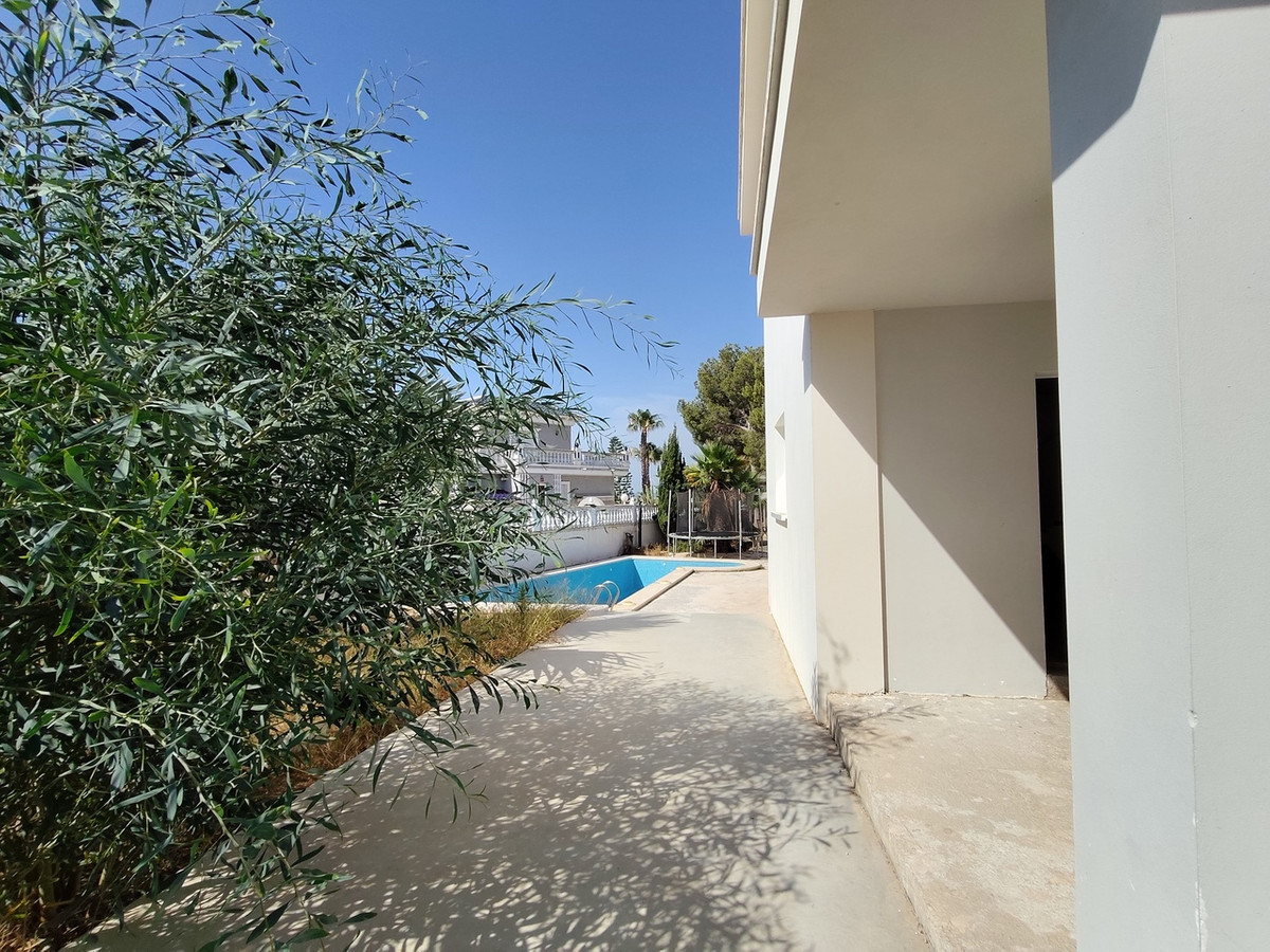 For sale - 4 Bedroom 4 Bathroom House - Detached Villa in Rojales - Ciudad Quesada  - Alicante