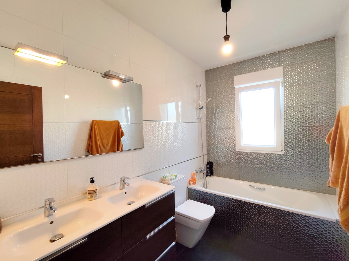 For sale - 4 Bedroom 4 Bathroom House - Detached Villa in Rojales - Ciudad Quesada  - Alicante