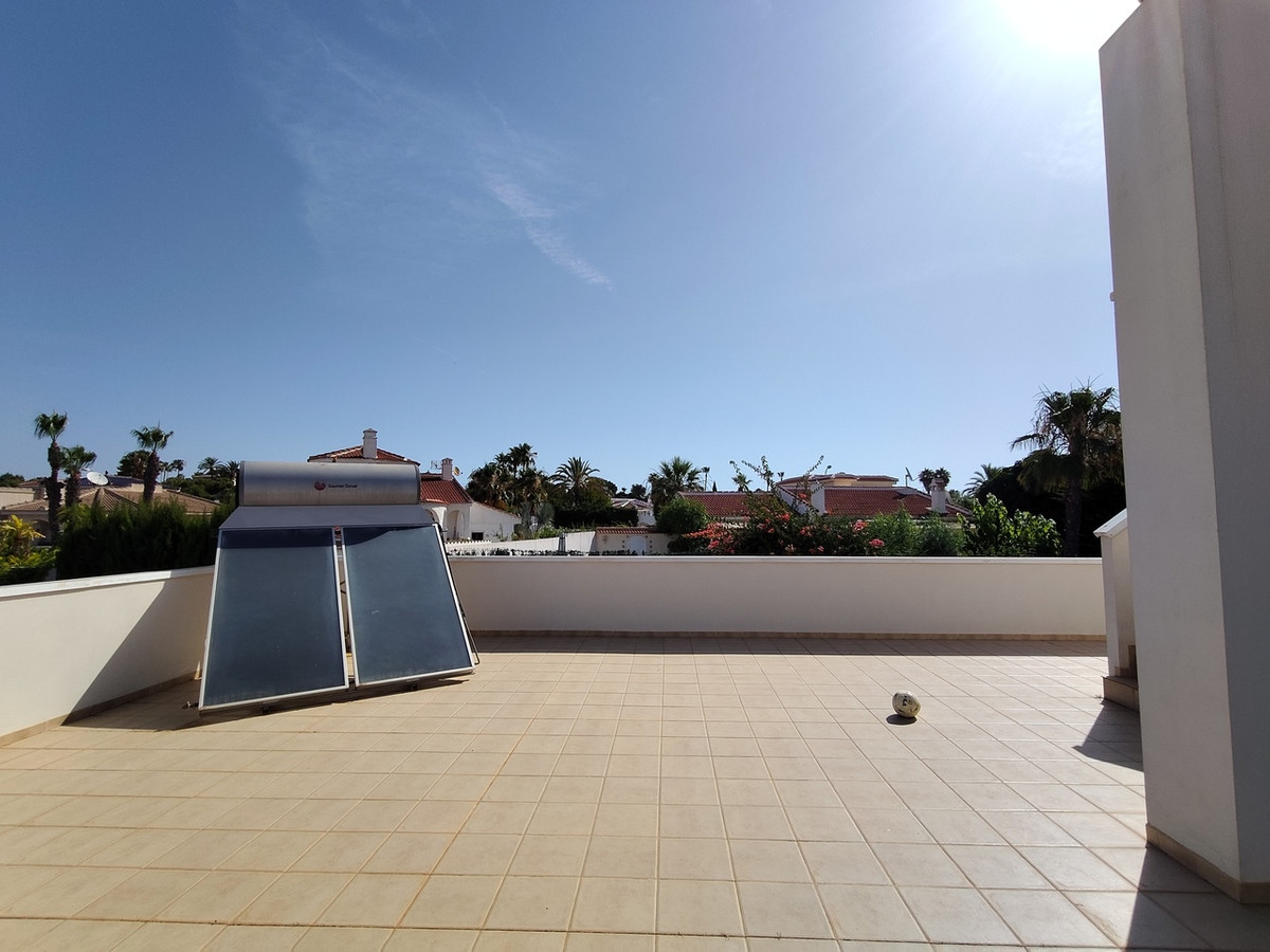 For sale - 4 Bedroom 4 Bathroom House - Detached Villa in Rojales - Ciudad Quesada  - Alicante