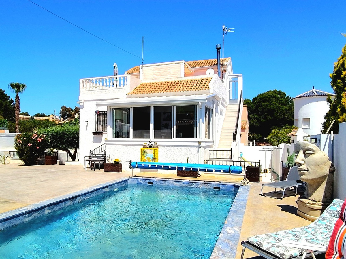 For sale - 3 Bedroom 2 Bathroom House - Detached Villa in San Miguel de Salinas - San Miguel de Salinas Centro  - Alicante