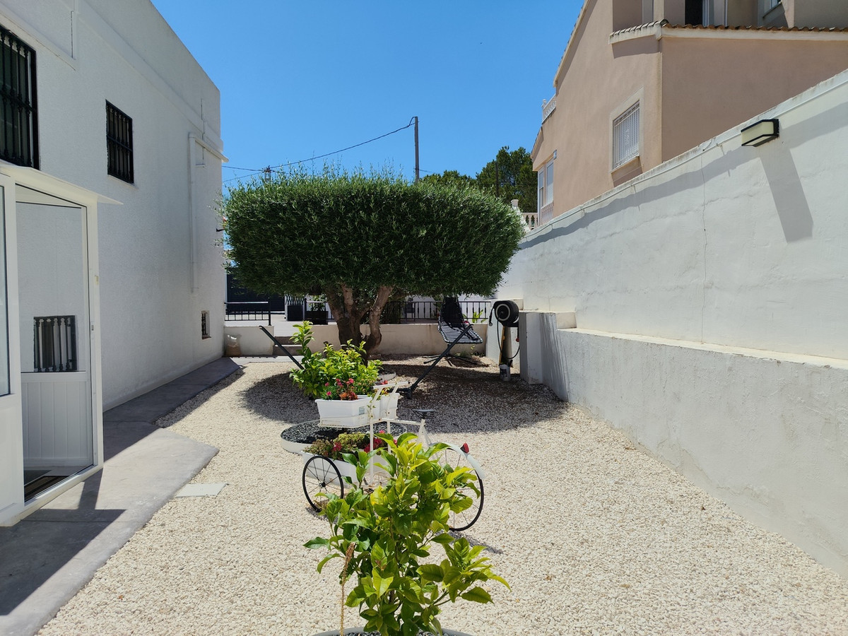 For sale - 3 Bedroom 2 Bathroom House - Detached Villa in San Miguel de Salinas - San Miguel de Salinas Centro  - Alicante