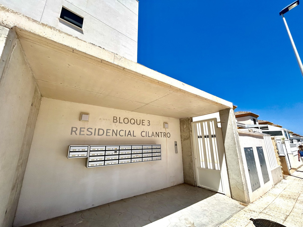 For sale - 3 Bedroom 2 Bathroom Apartment - Middle Floor Apartment in Orihuela - Los Dolses  - Alicante