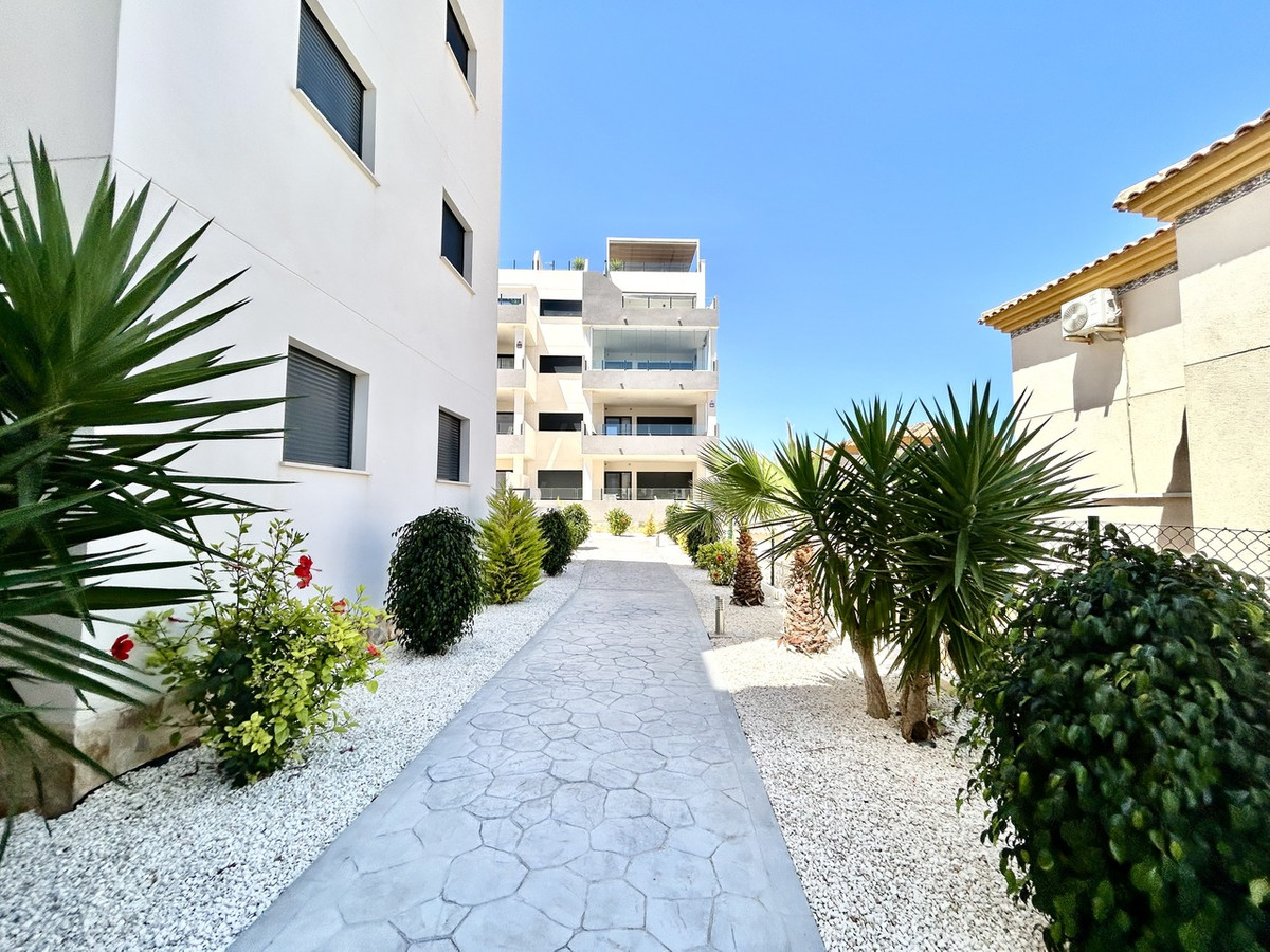 For sale - 3 Bedroom 2 Bathroom Apartment - Middle Floor Apartment in Orihuela - Los Dolses  - Alicante
