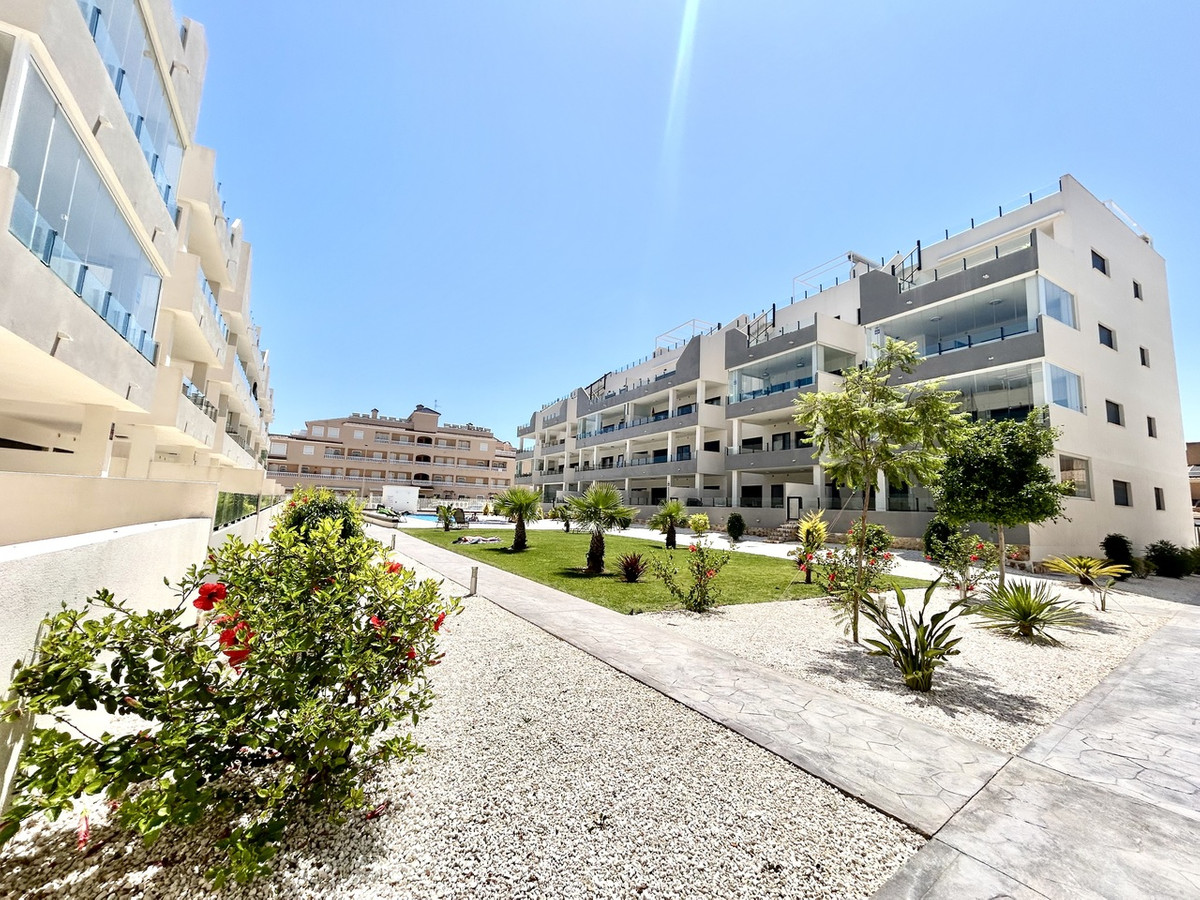 For sale - 3 Bedroom 2 Bathroom Apartment - Middle Floor Apartment in Orihuela - Los Dolses  - Alicante