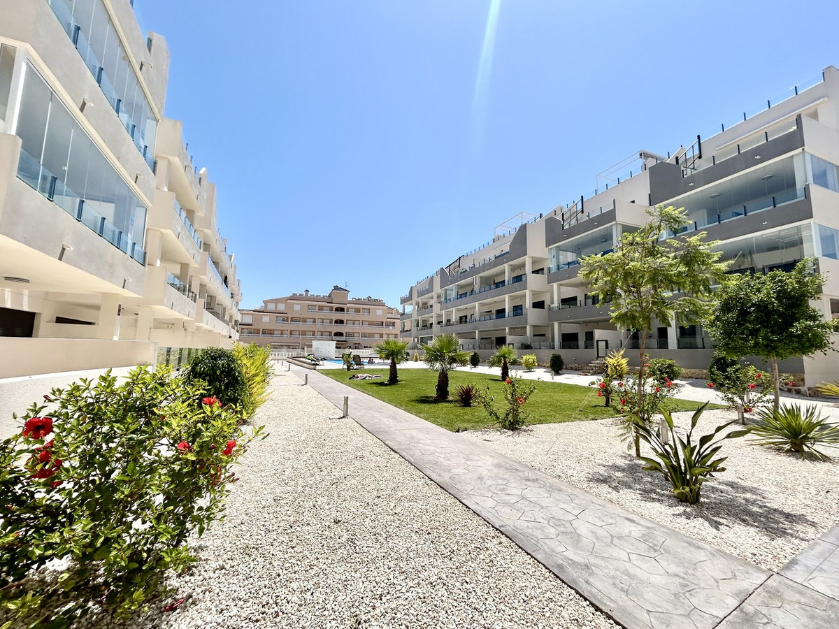 For sale - 3 Bedroom 2 Bathroom Apartment - Middle Floor Apartment in Orihuela - Los Dolses  - Alicante