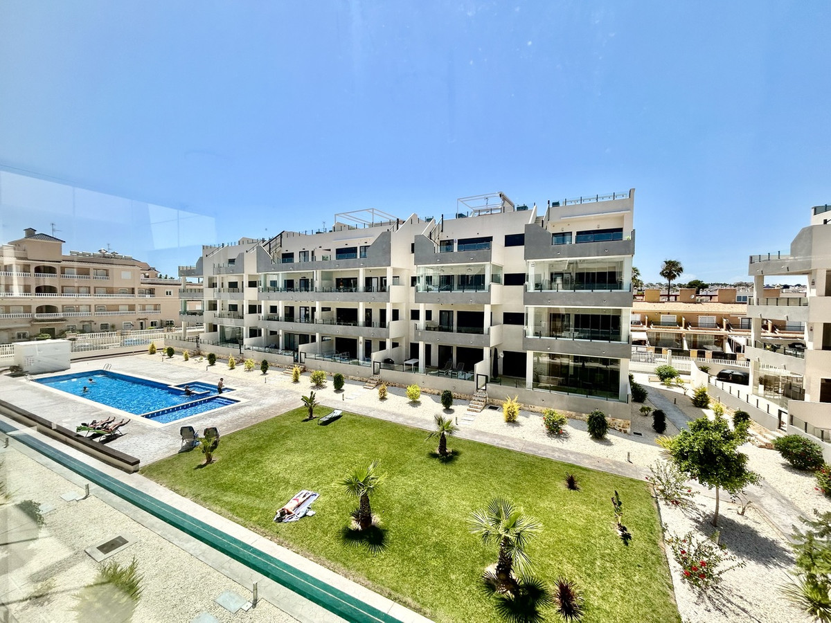 For sale - 3 Bedroom 2 Bathroom Apartment - Middle Floor Apartment in Orihuela - Los Dolses  - Alicante