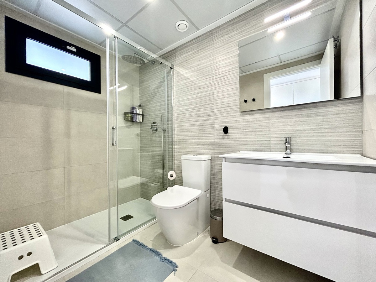 For sale - 3 Bedroom 2 Bathroom Apartment - Middle Floor Apartment in Orihuela - Los Dolses  - Alicante