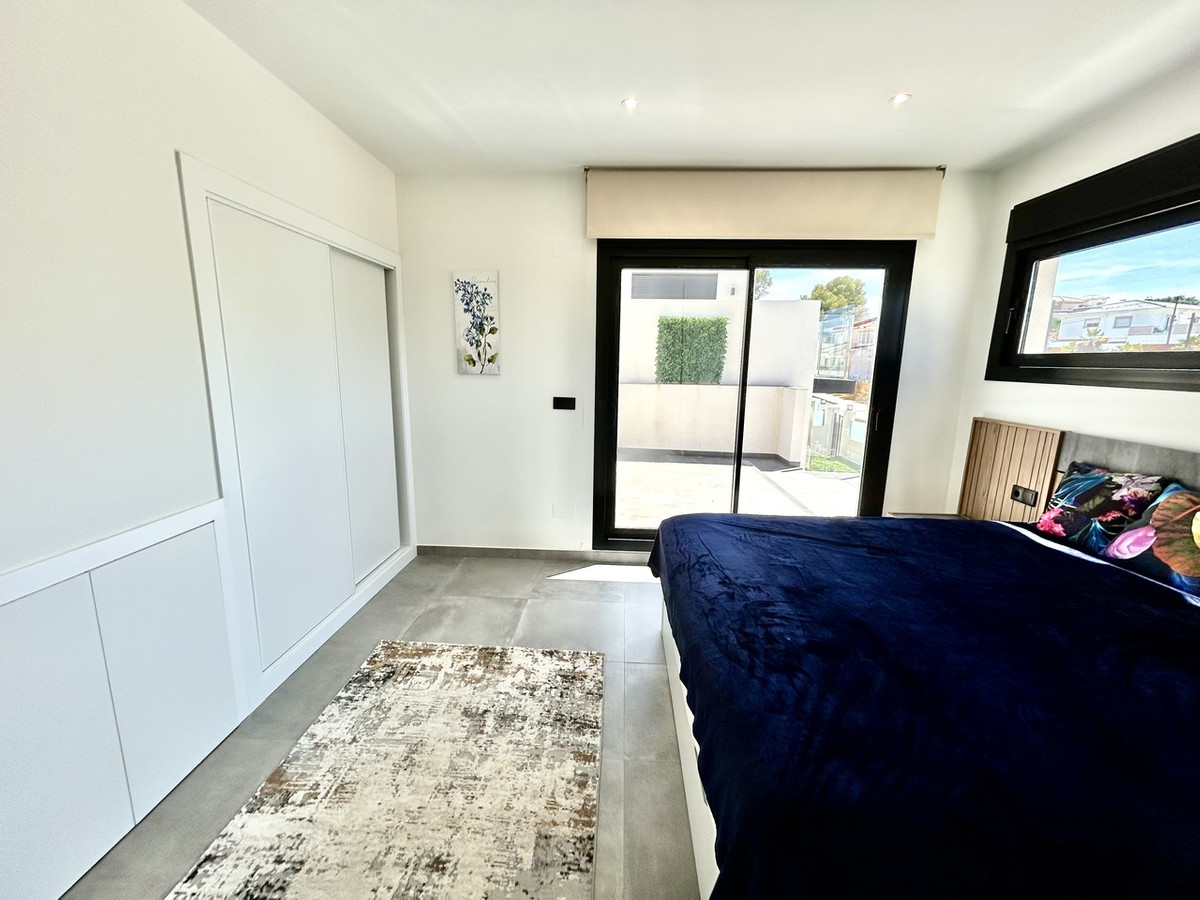 For sale - 2 Bedroom 2 Bathroom House - Detached Villa in Orihuela - Villamartin  - Alicante