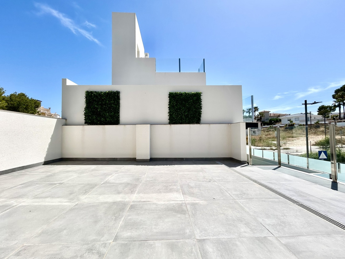 For sale - 2 Bedroom 2 Bathroom House - Detached Villa in Orihuela - Villamartin  - Alicante