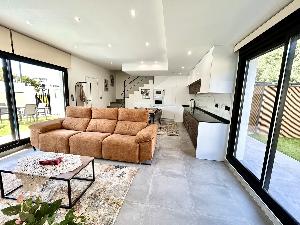 For sale - 2 Bedroom 2 Bathroom House - Detached Villa in Orihuela - Villamartin  - Alicante