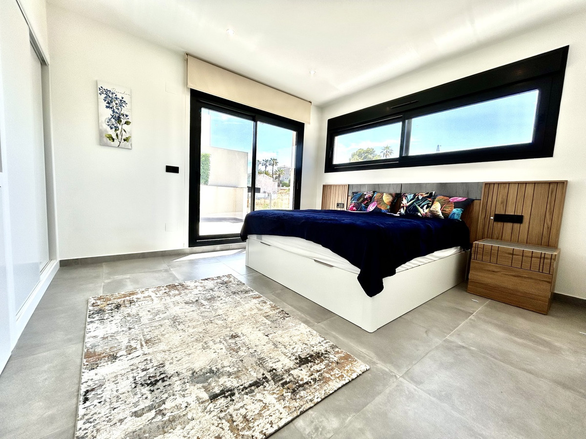 For sale - 2 Bedroom 2 Bathroom House - Detached Villa in Orihuela - Villamartin  - Alicante