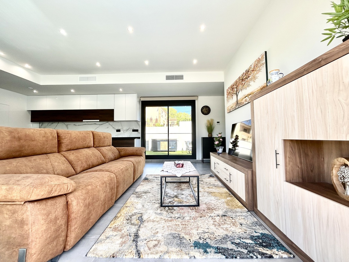 For sale - 2 Bedroom 2 Bathroom House - Detached Villa in Orihuela - Villamartin  - Alicante