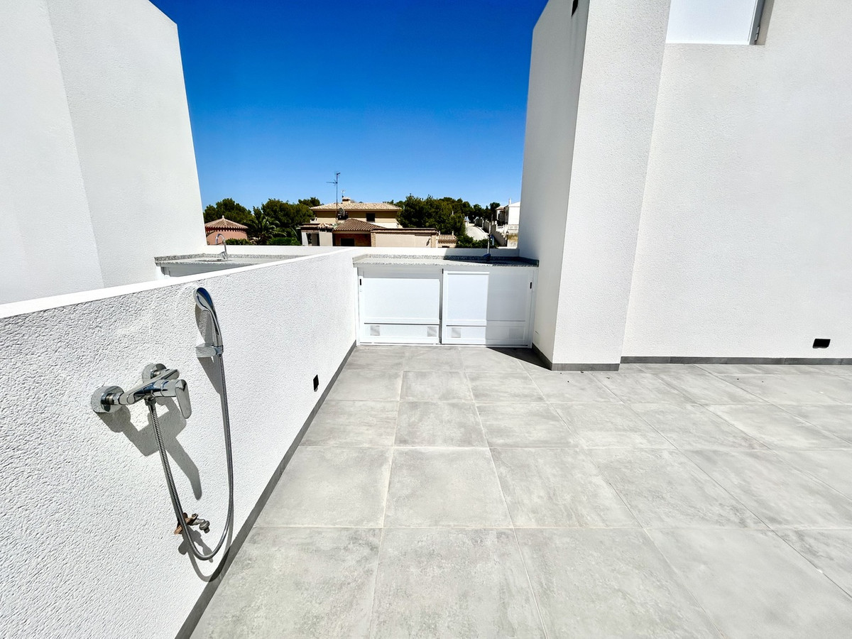 For sale - 2 Bedroom 2 Bathroom House - Detached Villa in Orihuela - Villamartin  - Alicante