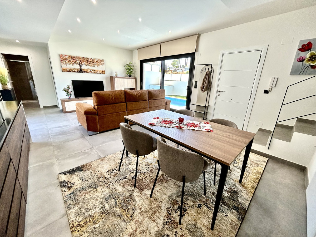 For sale - 2 Bedroom 2 Bathroom House - Detached Villa in Orihuela - Villamartin  - Alicante