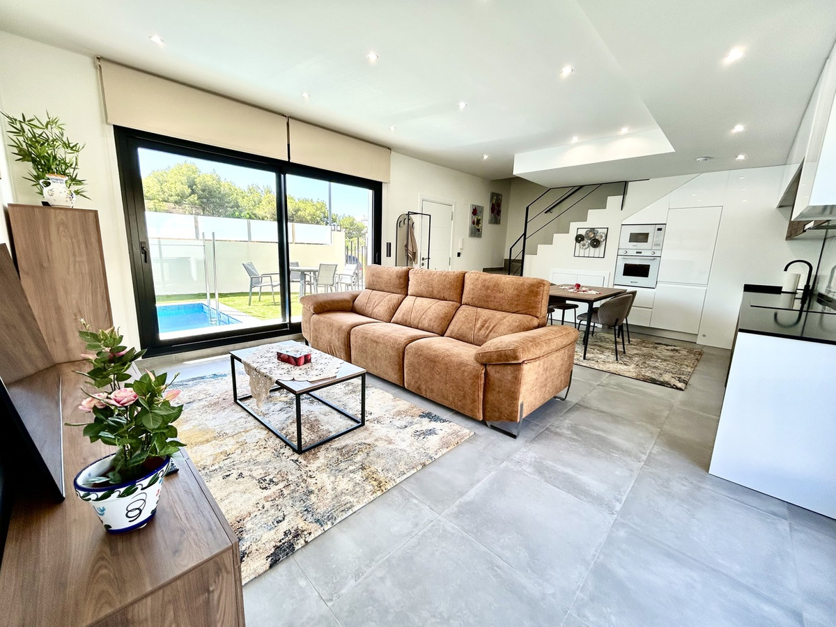 For sale - 2 Bedroom 2 Bathroom House - Detached Villa in Orihuela - Villamartin  - Alicante