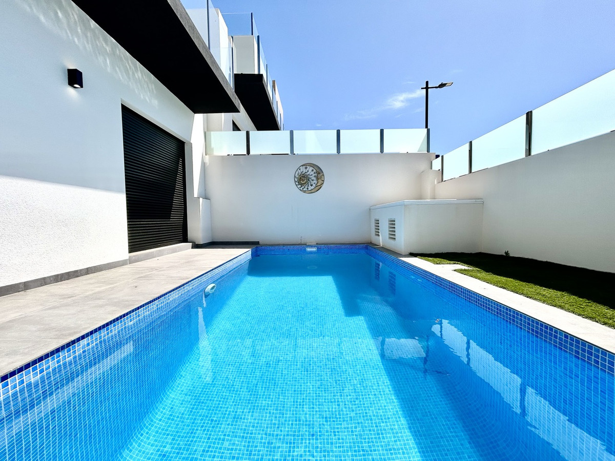 For sale - 2 Bedroom 2 Bathroom House - Detached Villa in Orihuela - Villamartin  - Alicante