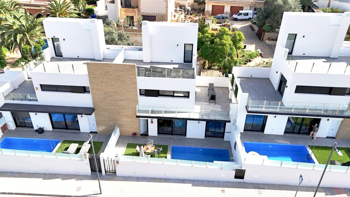 For sale - 2 Bedroom 2 Bathroom House - Detached Villa in Orihuela - Villamartin  - Alicante