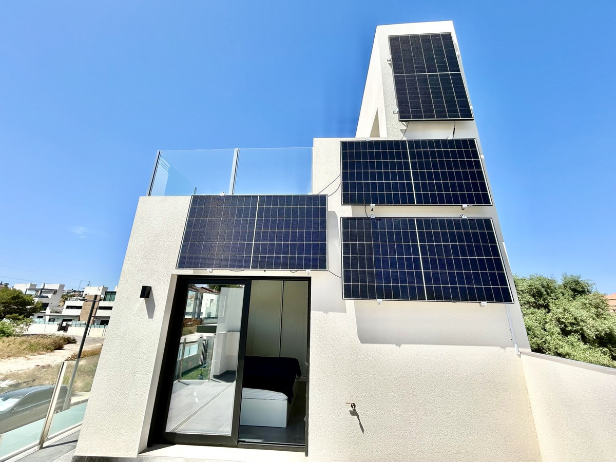 For sale - 2 Bedroom 2 Bathroom House - Detached Villa in Orihuela - Villamartin  - Alicante