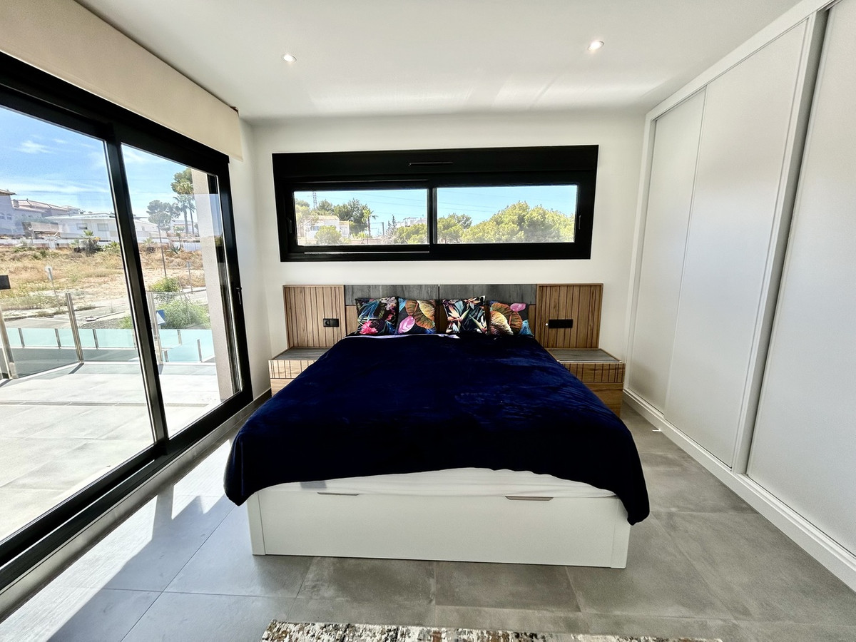 For sale - 2 Bedroom 2 Bathroom House - Detached Villa in Orihuela - Villamartin  - Alicante